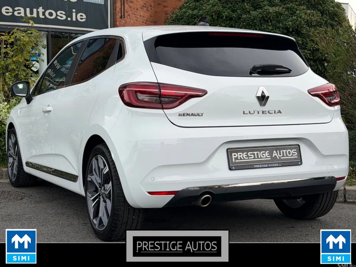 Renault Clio Hatchback, Petrol, 2021, White