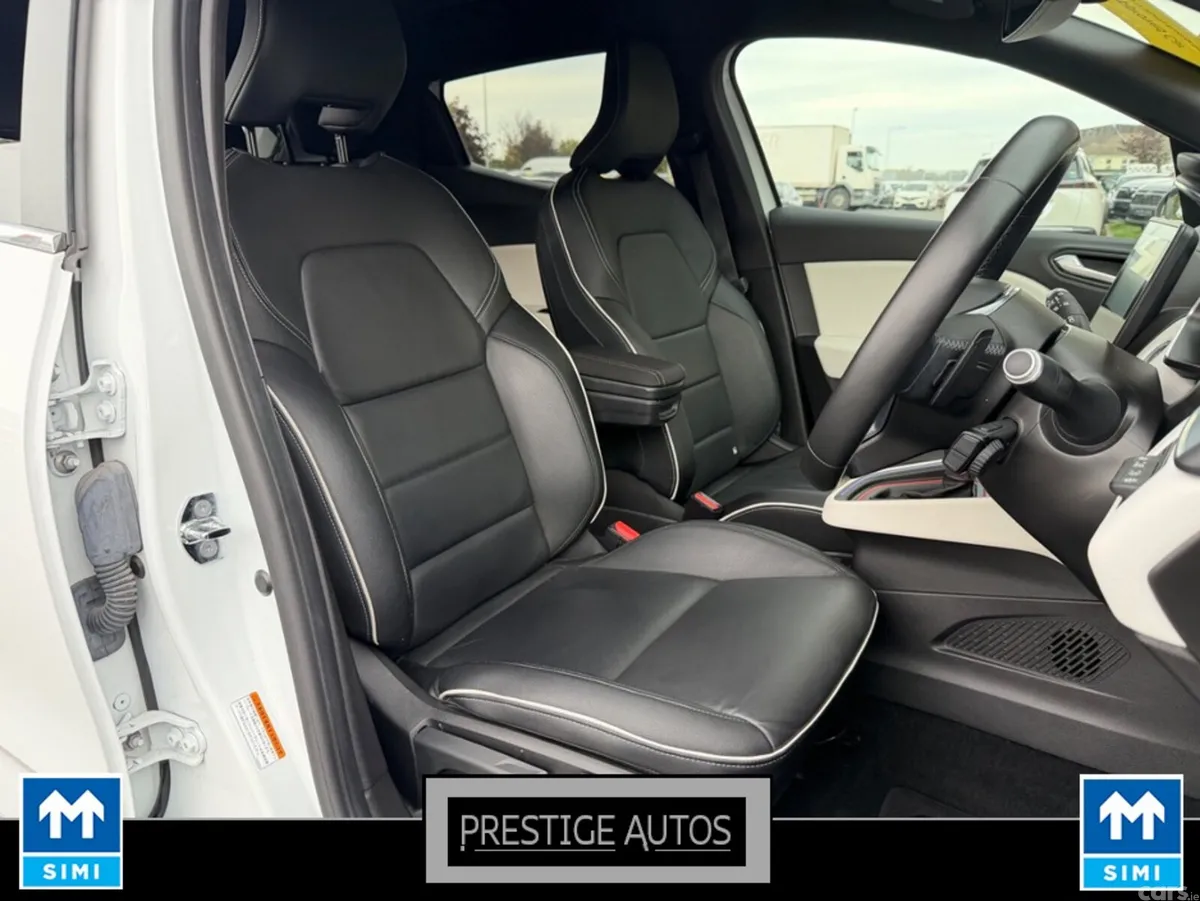 Renault Clio Hatchback, Petrol, 2021, White