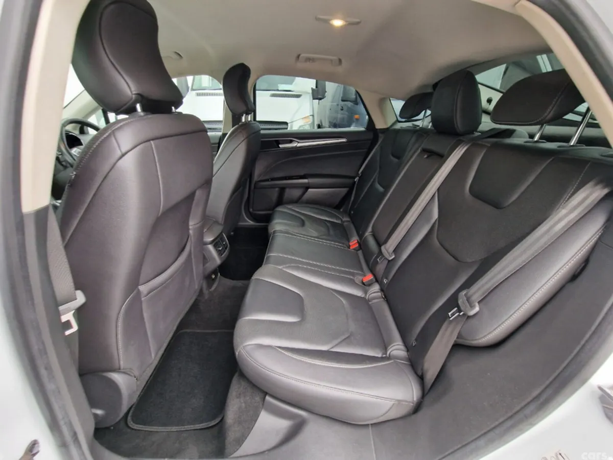Ford Mondeo Hatchback, Diesel, 2017, White
