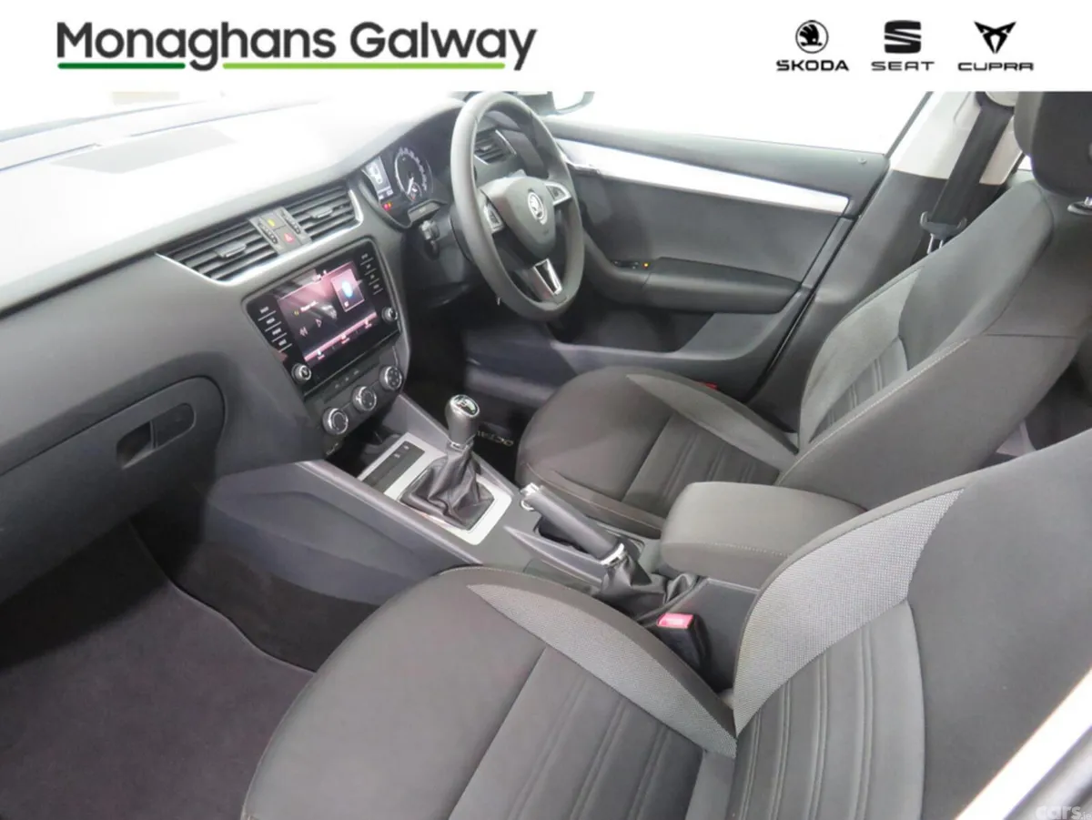 Skoda Octavia Hatchback, Diesel, 2019, White
