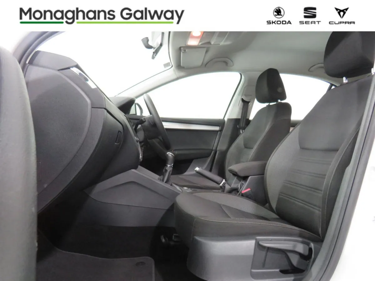 Skoda Octavia Hatchback, Diesel, 2019, White