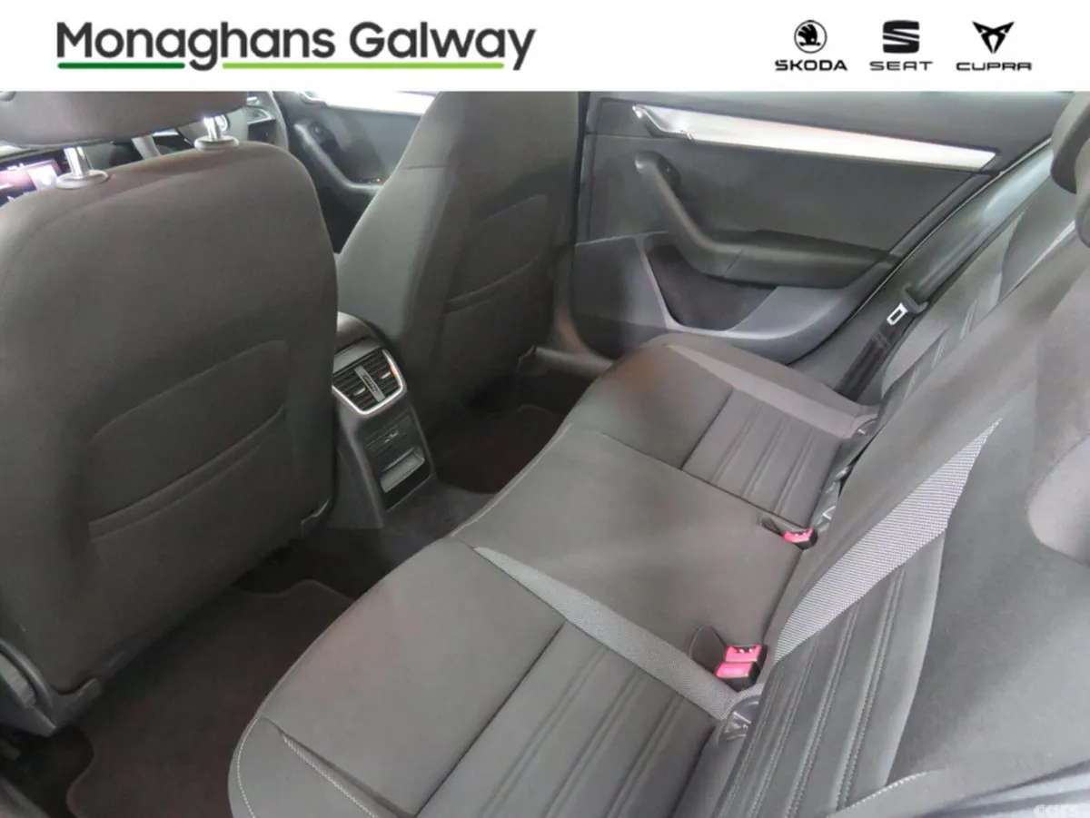 Skoda Octavia Hatchback, Diesel, 2019, White