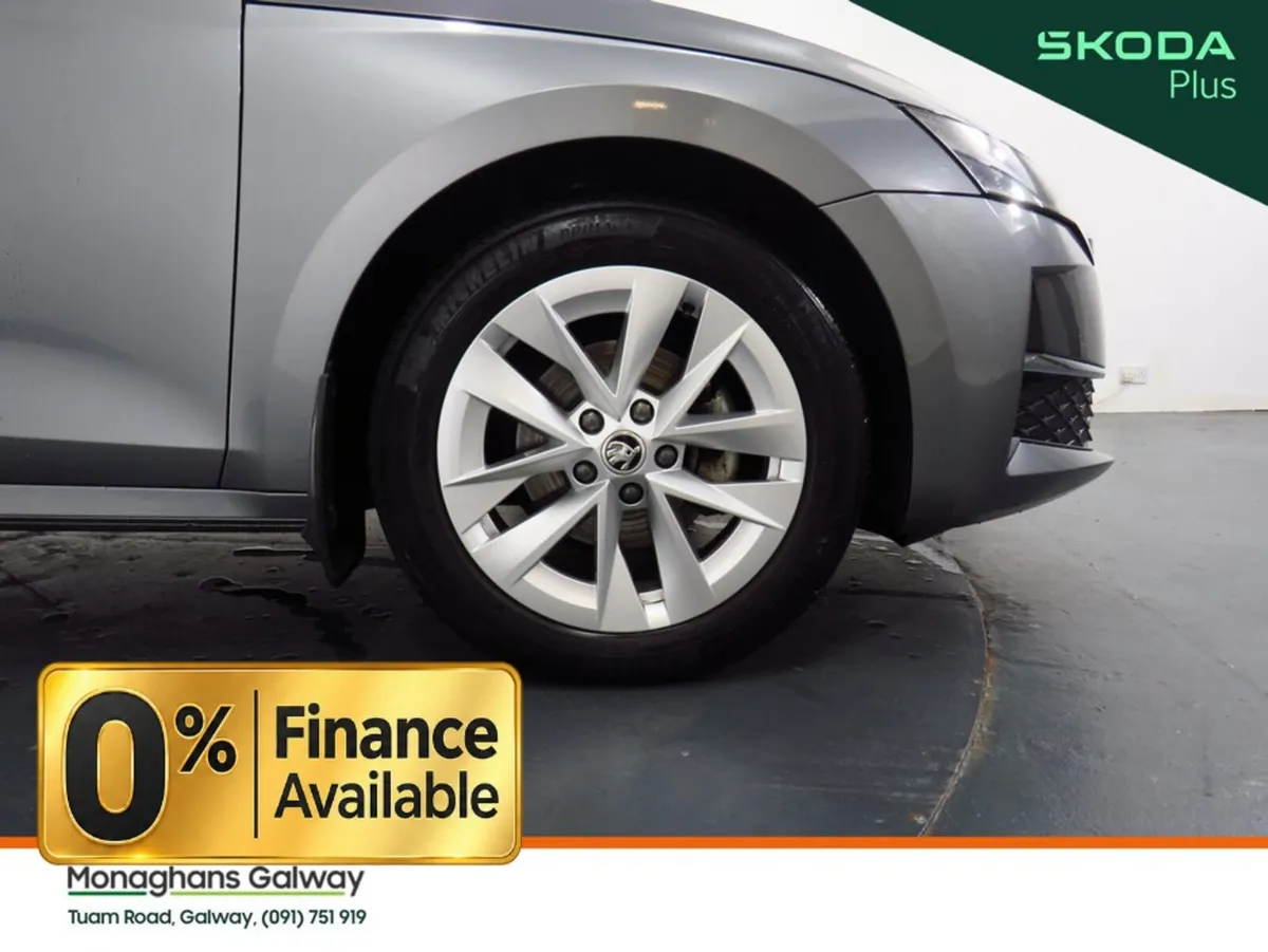 Skoda Octavia Hatchback, Diesel, 2024, Grey