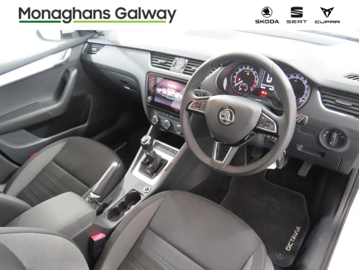 Skoda Octavia Hatchback, Diesel, 2019, White