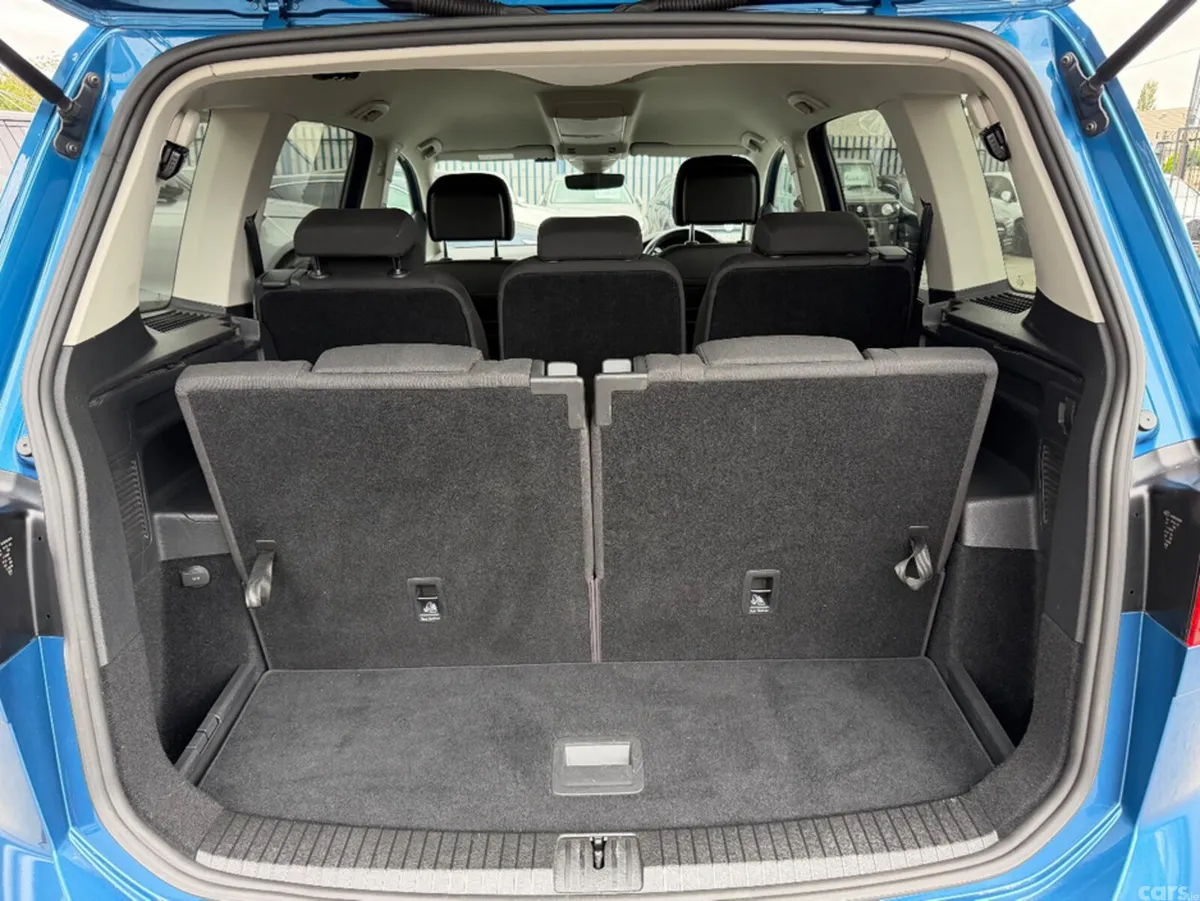 Volkswagen Touran MPV, Petrol, 2017, Black