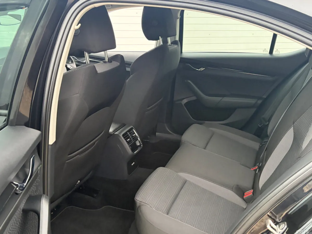 Skoda Octavia Hatchback, Diesel, 2022, Black