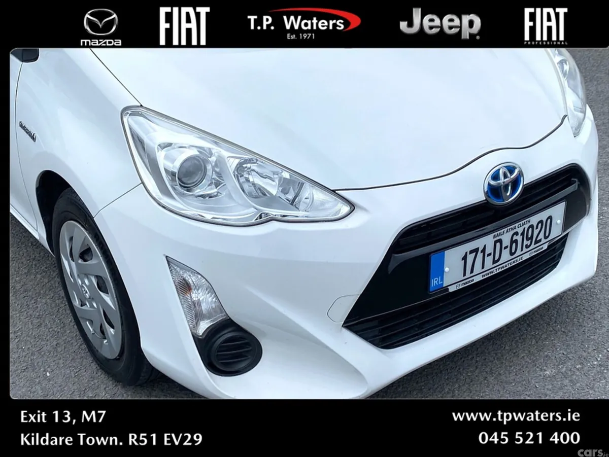 Toyota Aqua Hatchback, Petrol Hybrid, 2017, White