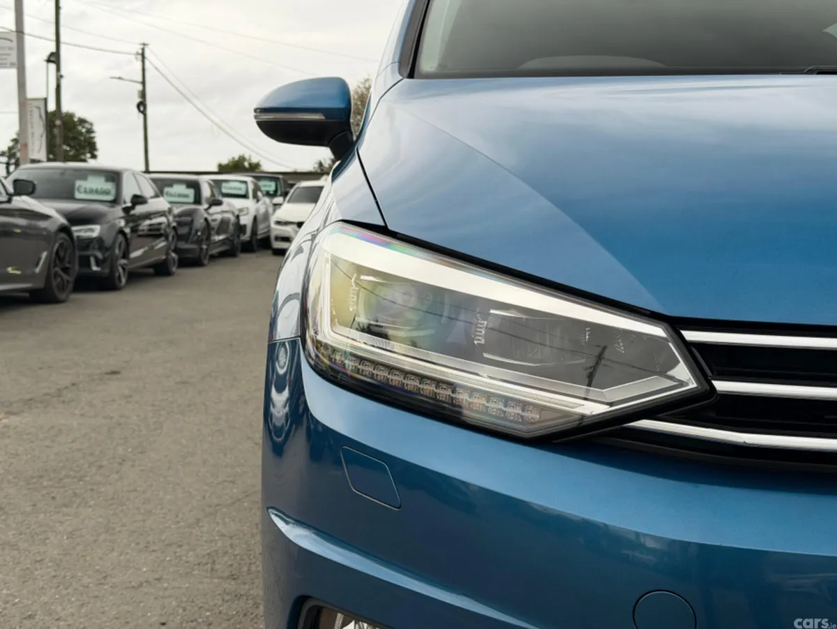 Volkswagen Touran MPV, Petrol, 2017, Black