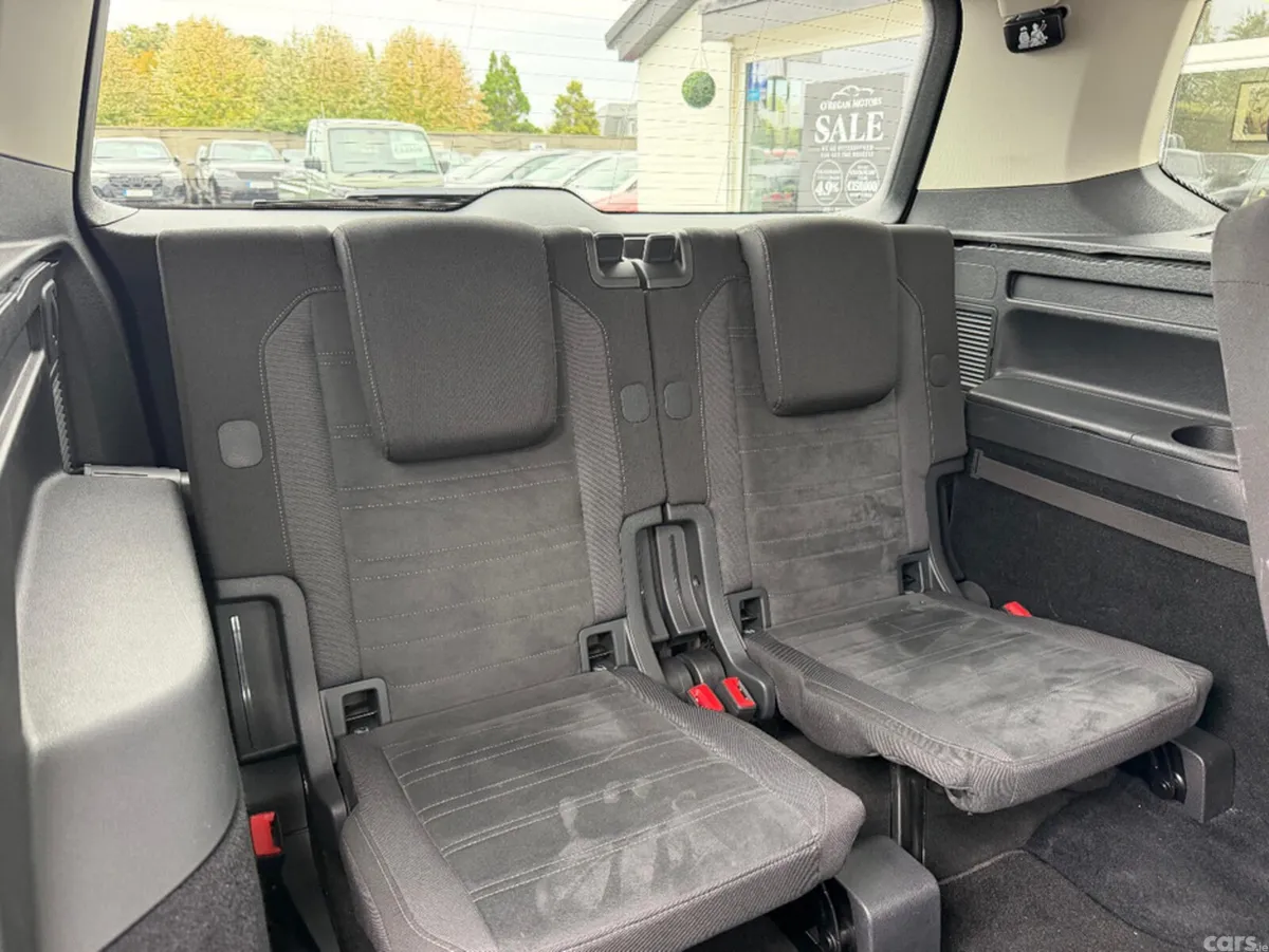 Volkswagen Touran MPV, Petrol, 2017, Black