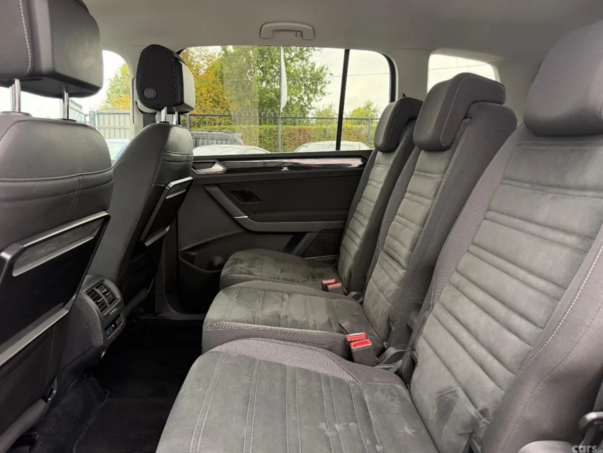 Volkswagen Touran MPV, Petrol, 2017, Black