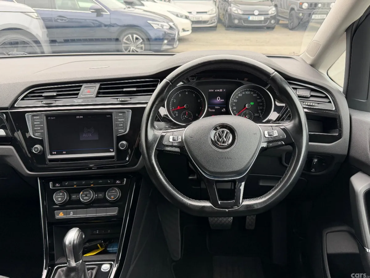 Volkswagen Touran MPV, Petrol, 2017, Black