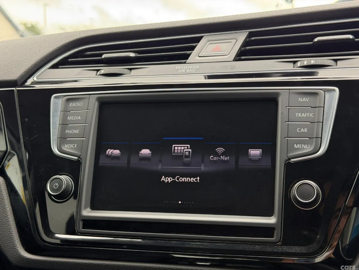 Volkswagen Touran MPV, Petrol, 2017, Black