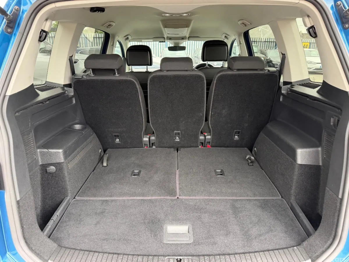 Volkswagen Touran MPV, Petrol, 2017, Black