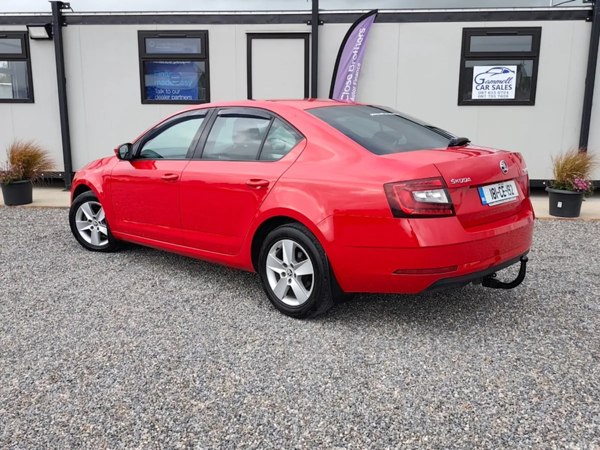 Skoda Octavia Hatchback, Diesel, 2018, Red
