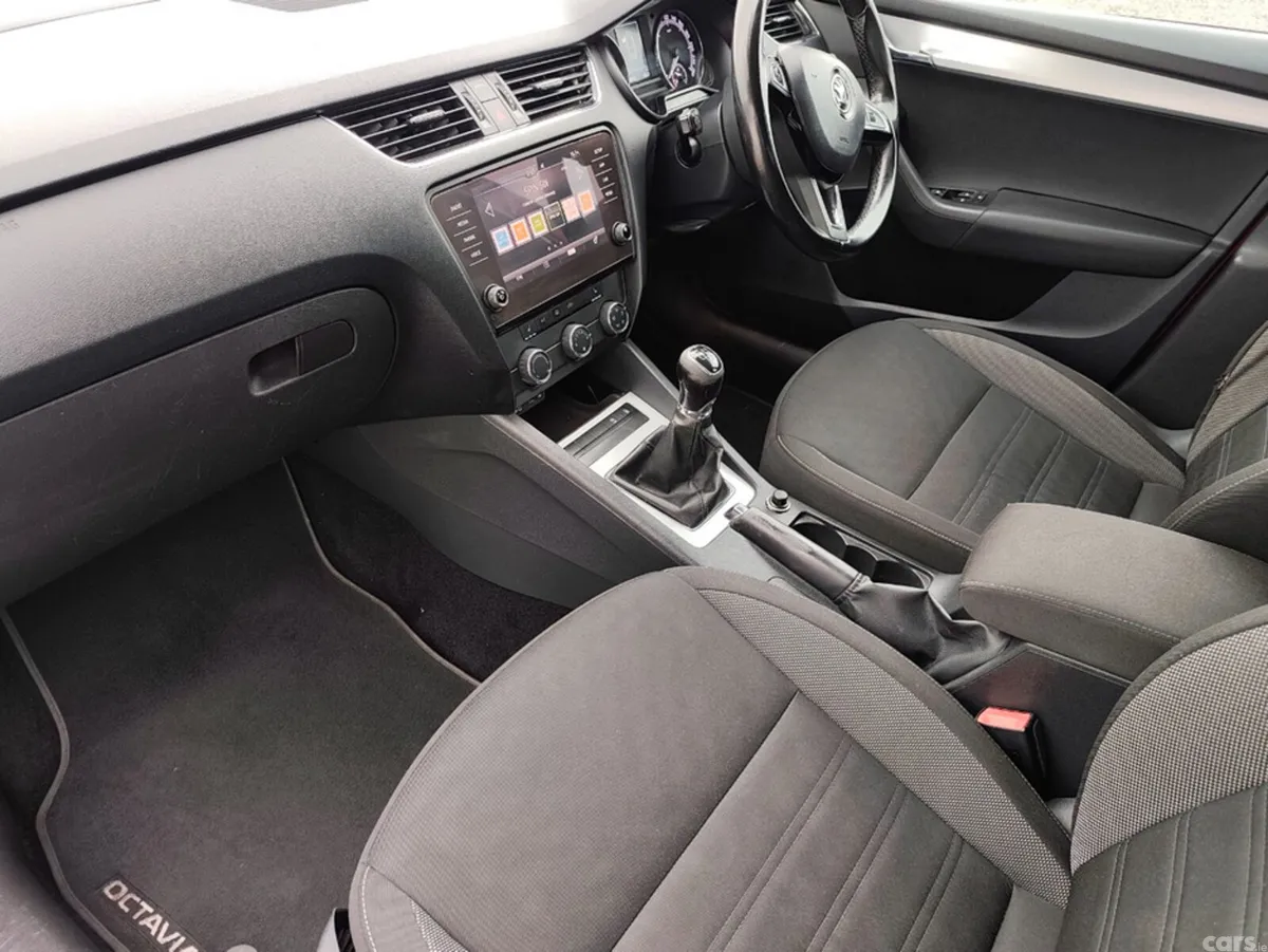 Skoda Octavia Hatchback, Diesel, 2018, Red