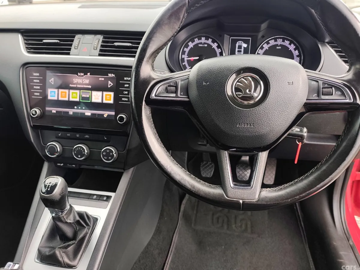 Skoda Octavia Hatchback, Diesel, 2018, Red