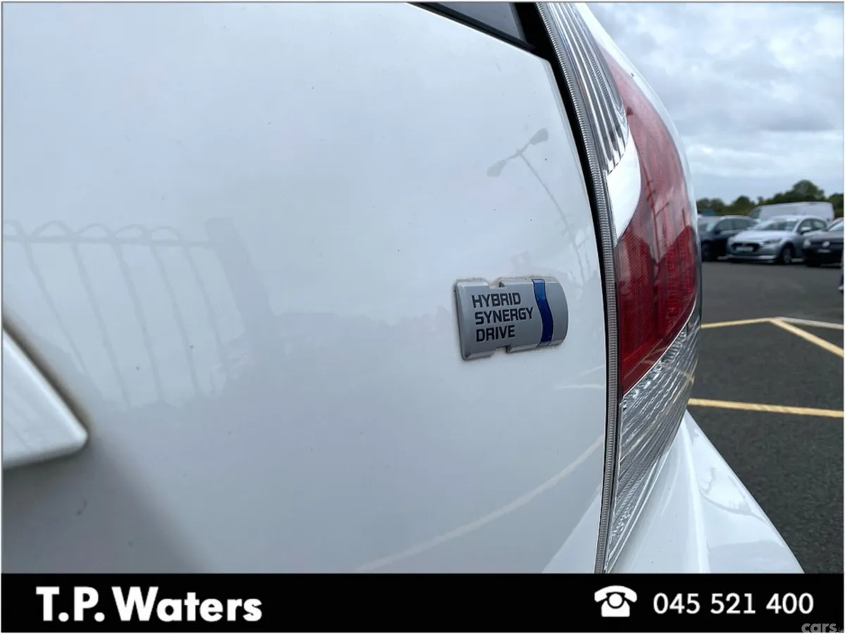 Toyota Aqua Hatchback, Petrol Hybrid, 2017, White