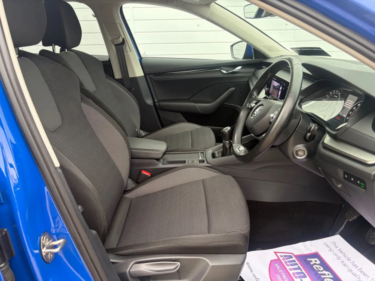 Skoda Octavia Hatchback, Diesel, 2023, Blue