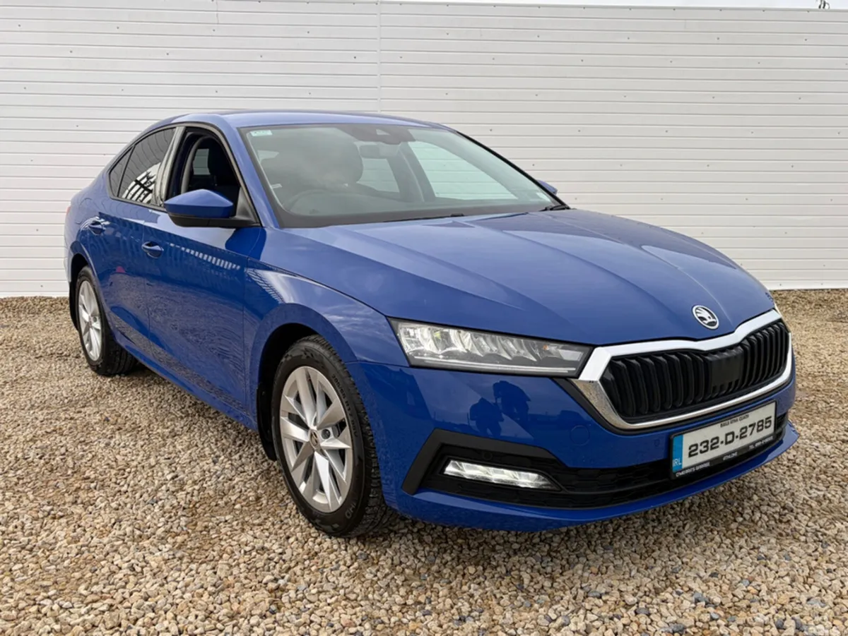 Skoda Octavia Hatchback, Diesel, 2023, Blue