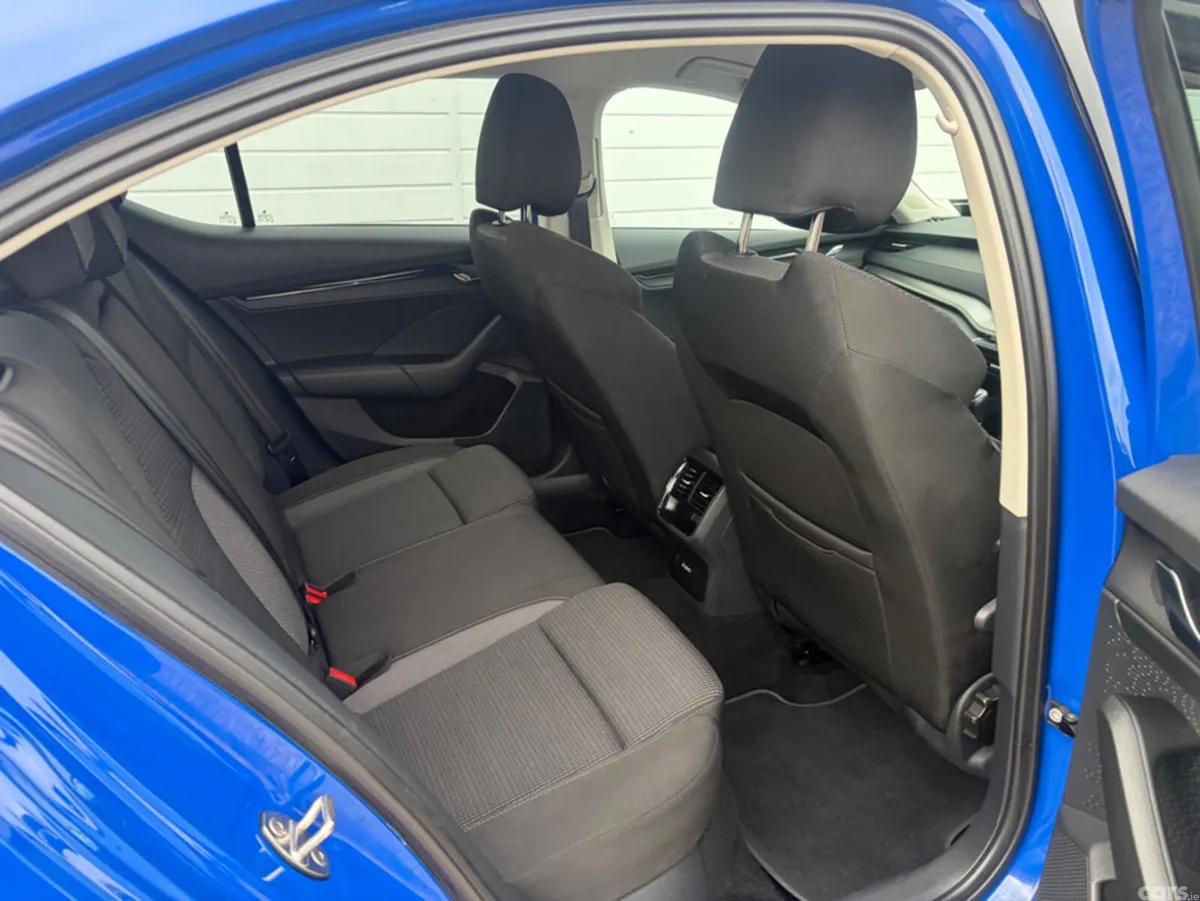 Skoda Octavia Hatchback, Diesel, 2023, Blue