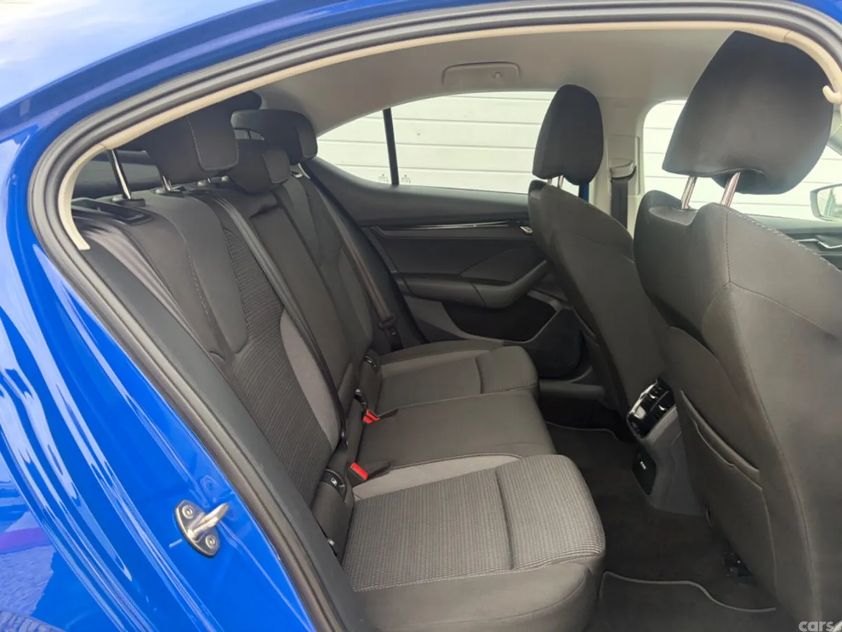 Skoda Octavia Hatchback, Diesel, 2023, Blue