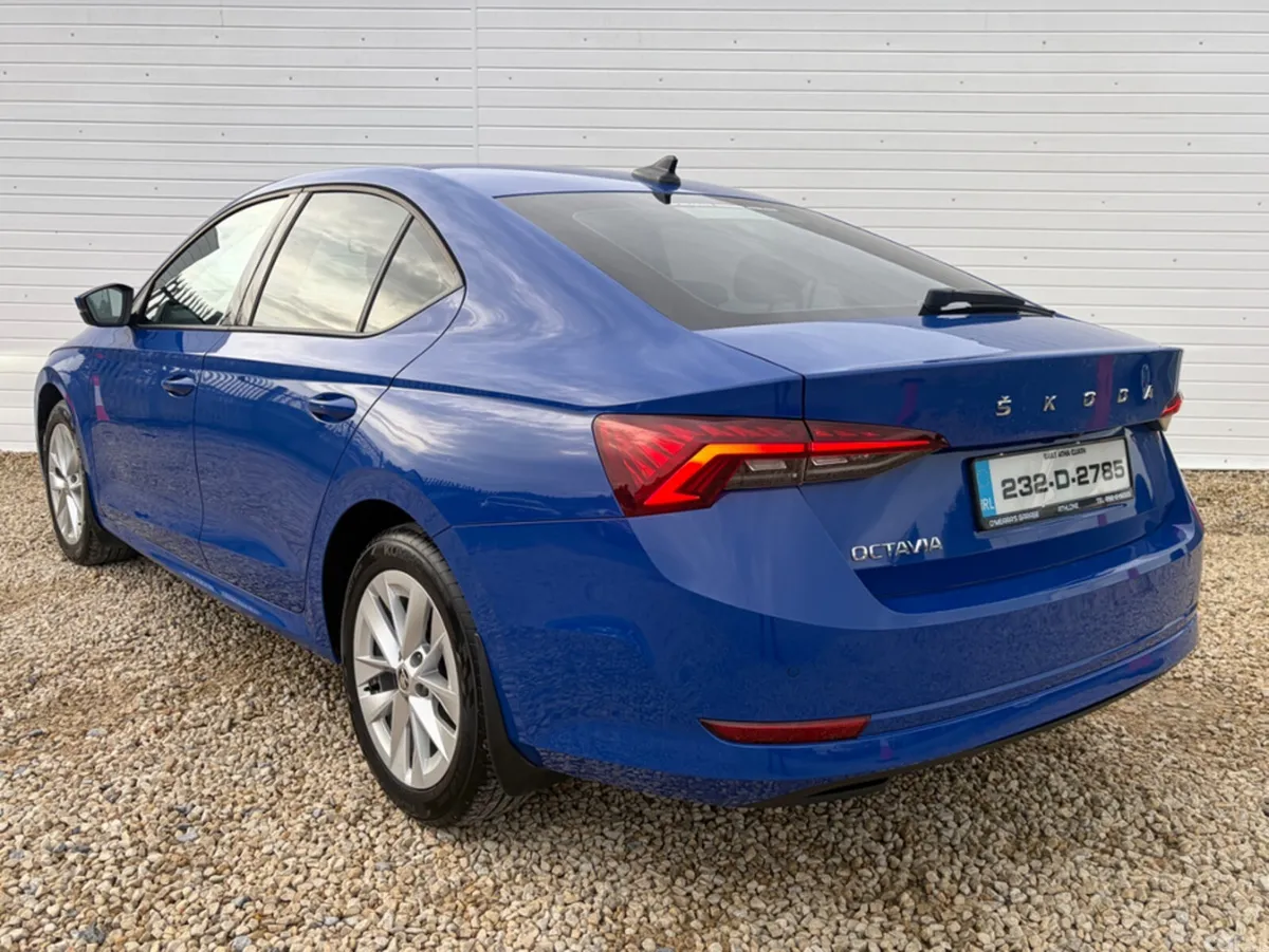 Skoda Octavia Hatchback, Diesel, 2023, Blue