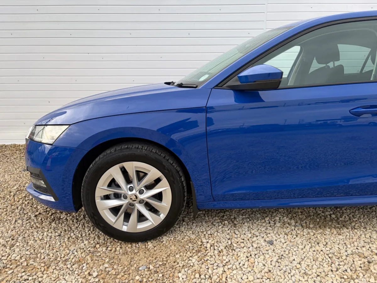 Skoda Octavia Hatchback, Diesel, 2023, Blue
