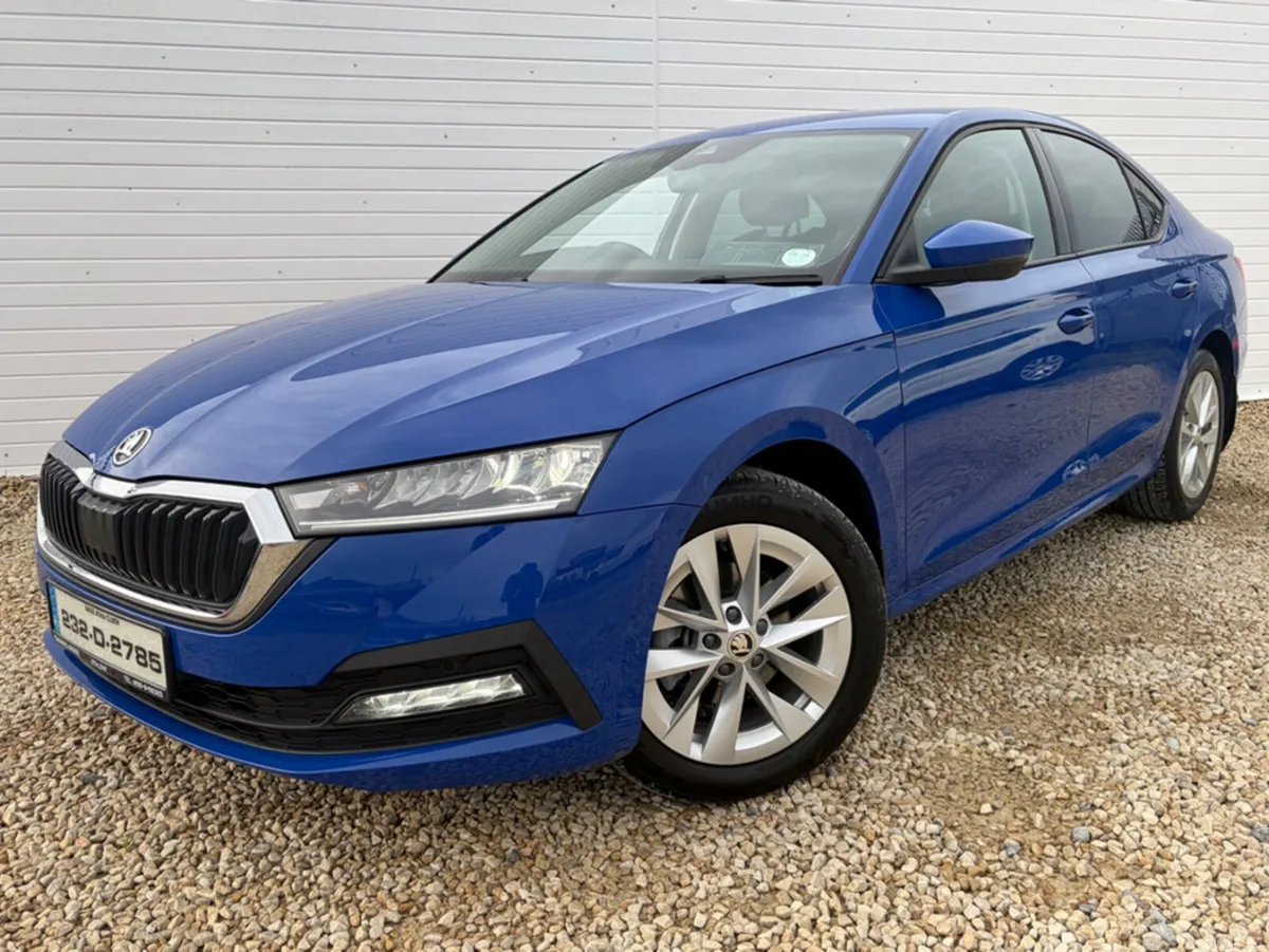 Skoda Octavia Hatchback, Diesel, 2023, Blue