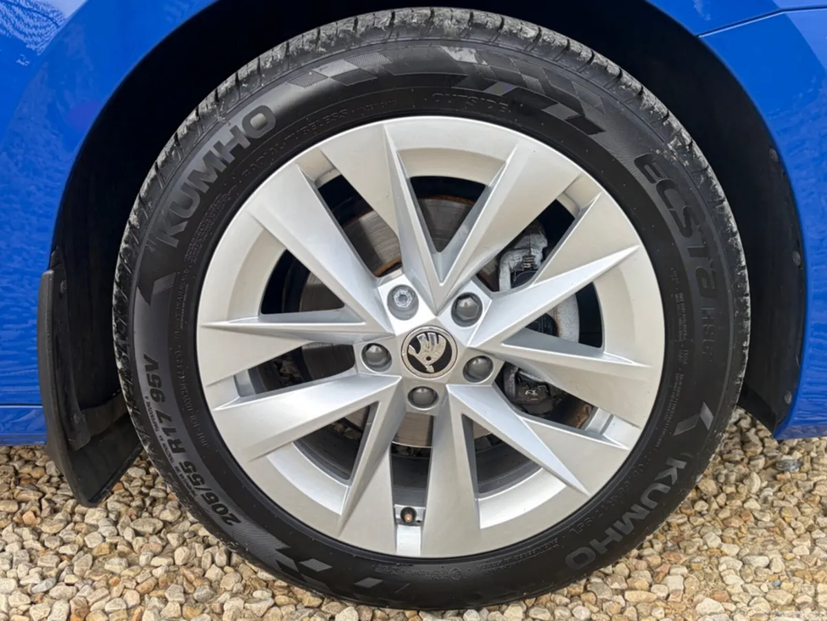 Skoda Octavia Hatchback, Diesel, 2023, Blue