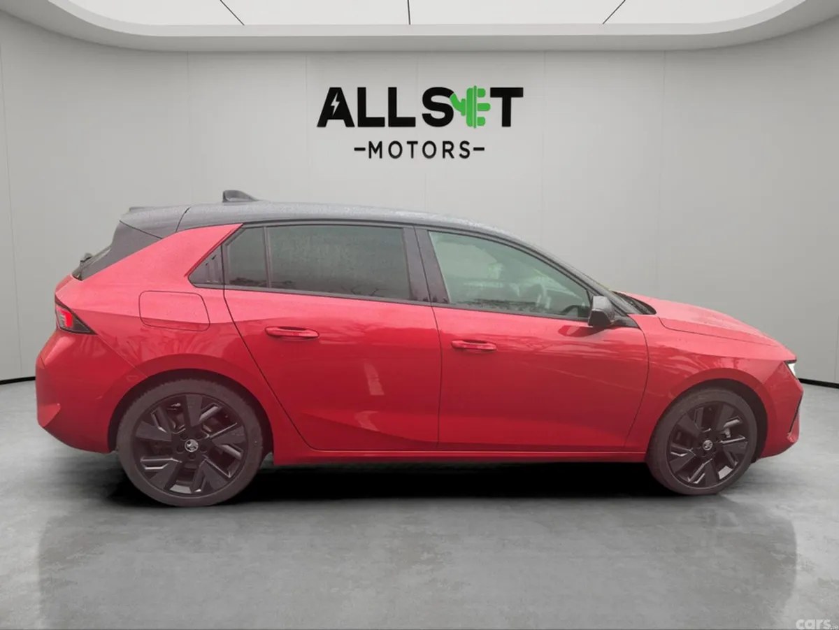 Opel Astra Hatchback, Electric, 2025, Red