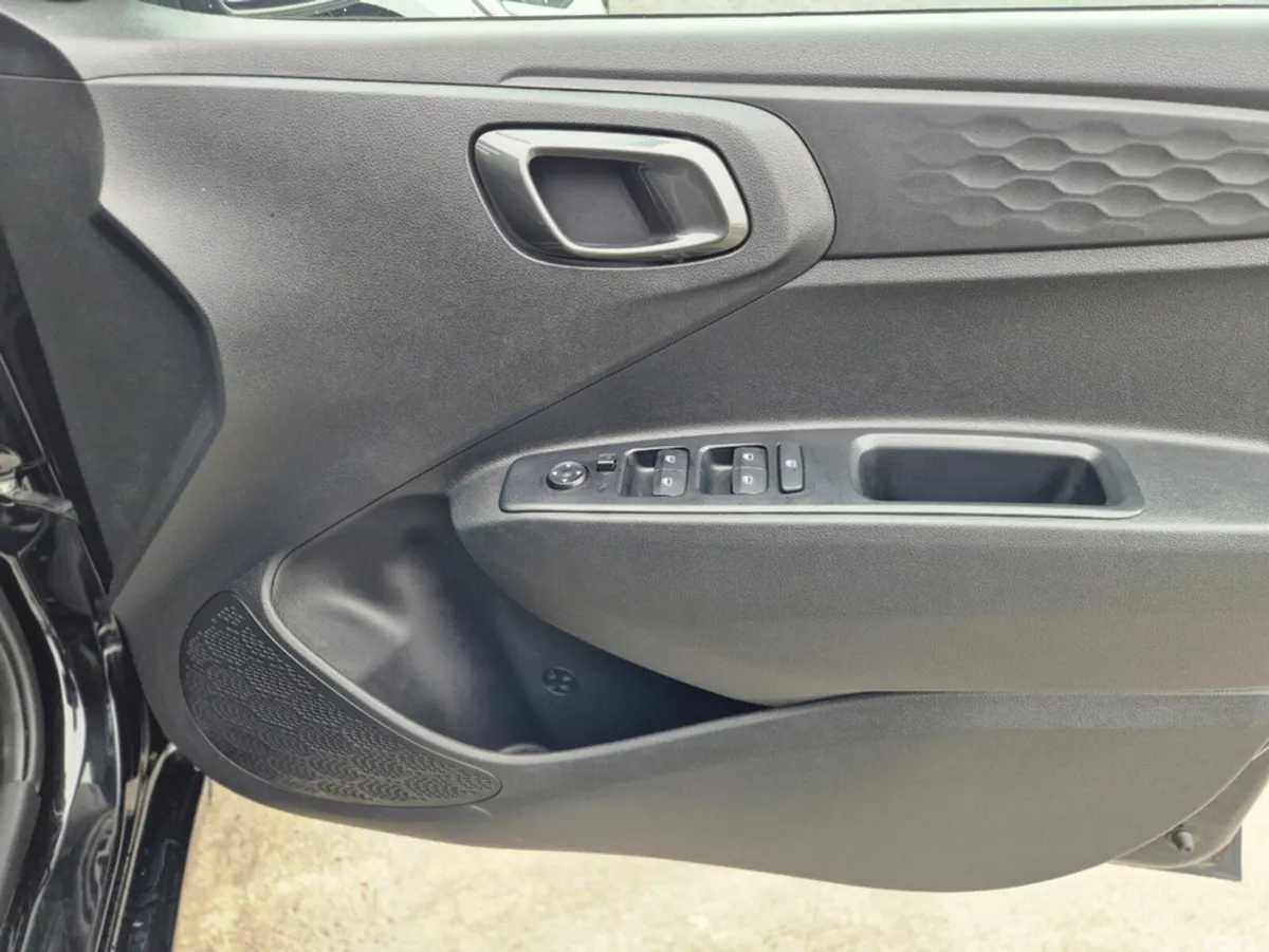 Hyundai i10 Hatchback, Petrol, 2023, Black