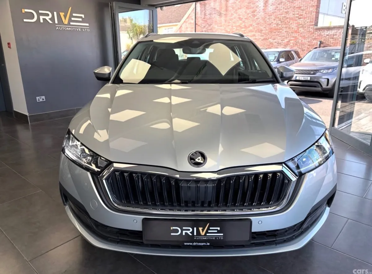 Skoda Octavia Estate, Petrol Hybrid, 2023, Silver