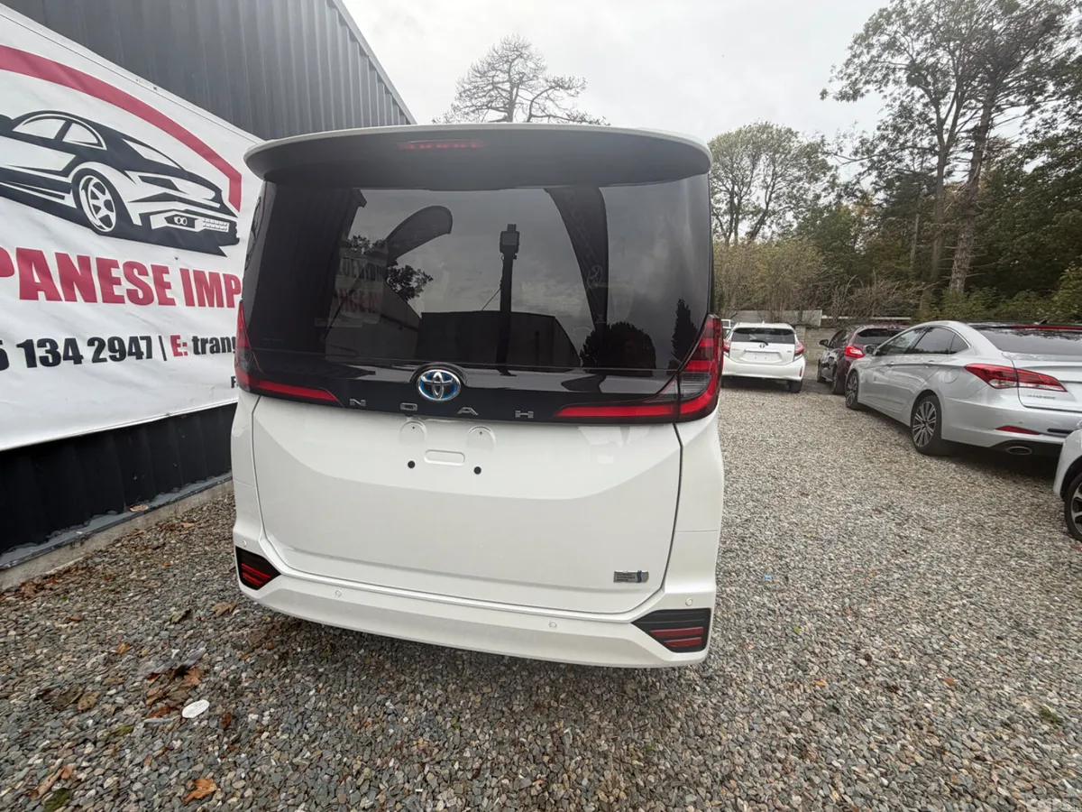 Toyota Noah MPV, Petrol Hybrid, 2023, White