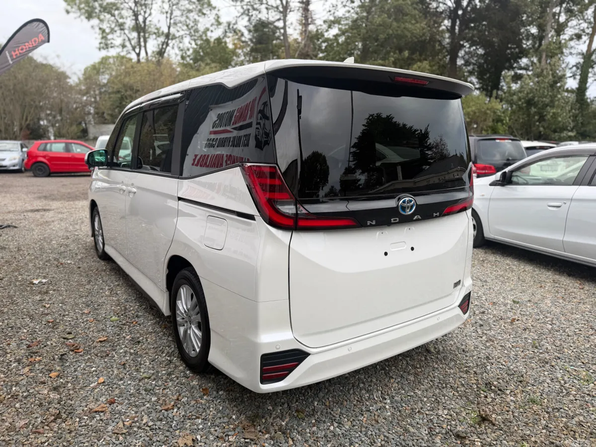 Toyota Noah MPV, Petrol Hybrid, 2023, White
