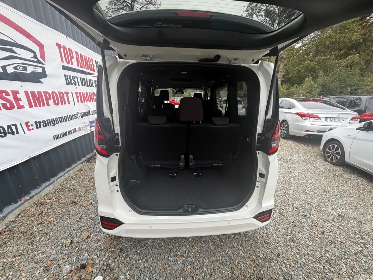 Toyota Noah MPV, Petrol Hybrid, 2023, White