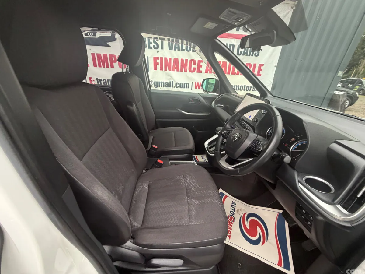 Toyota Noah MPV, Petrol Hybrid, 2023, White