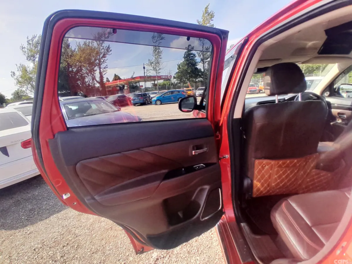 Mitsubishi Outlander SUV, Petrol Plug-in Hybrid, 2017, Red