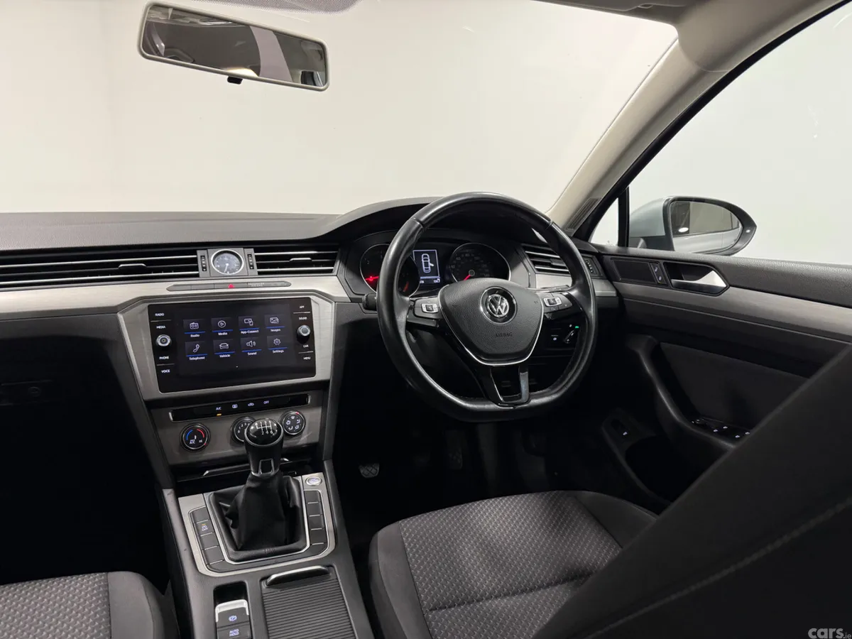 Volkswagen Passat Saloon, Diesel, 2018, Silver