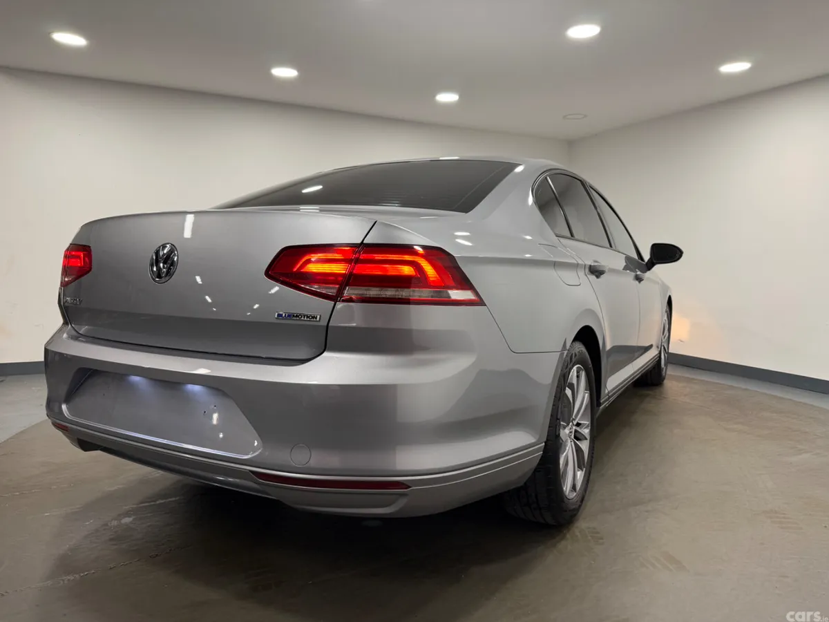 Volkswagen Passat Saloon, Diesel, 2018, Silver