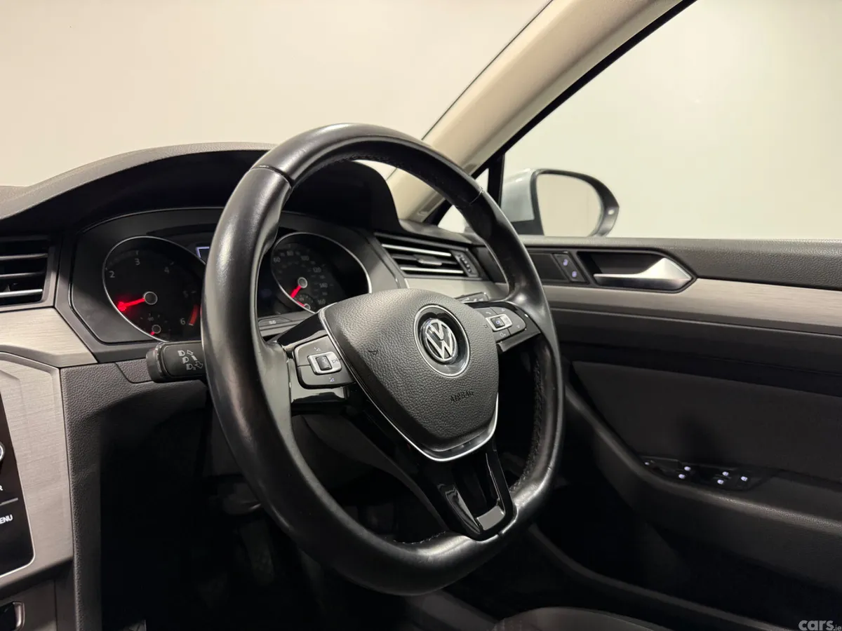 Volkswagen Passat Saloon, Diesel, 2018, Silver
