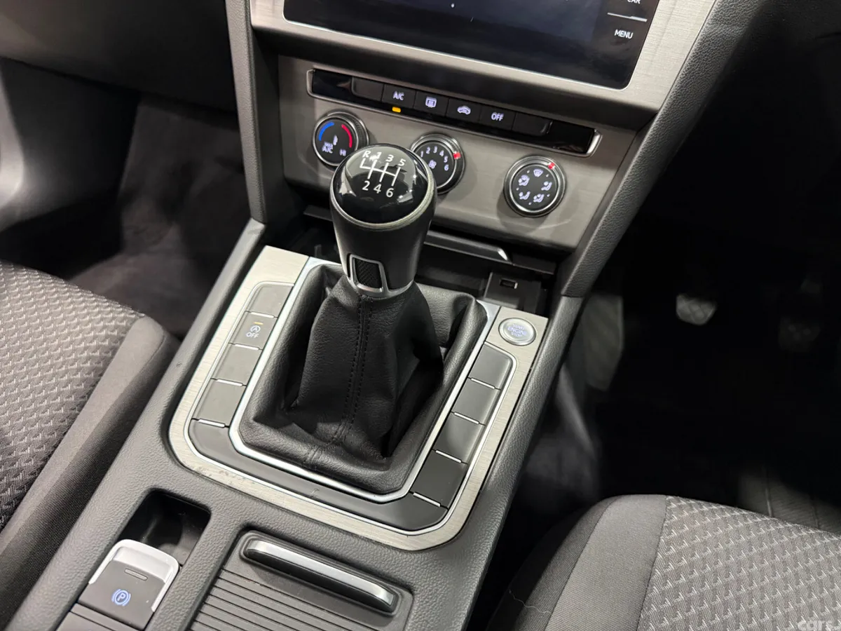Volkswagen Passat Saloon, Diesel, 2018, Silver