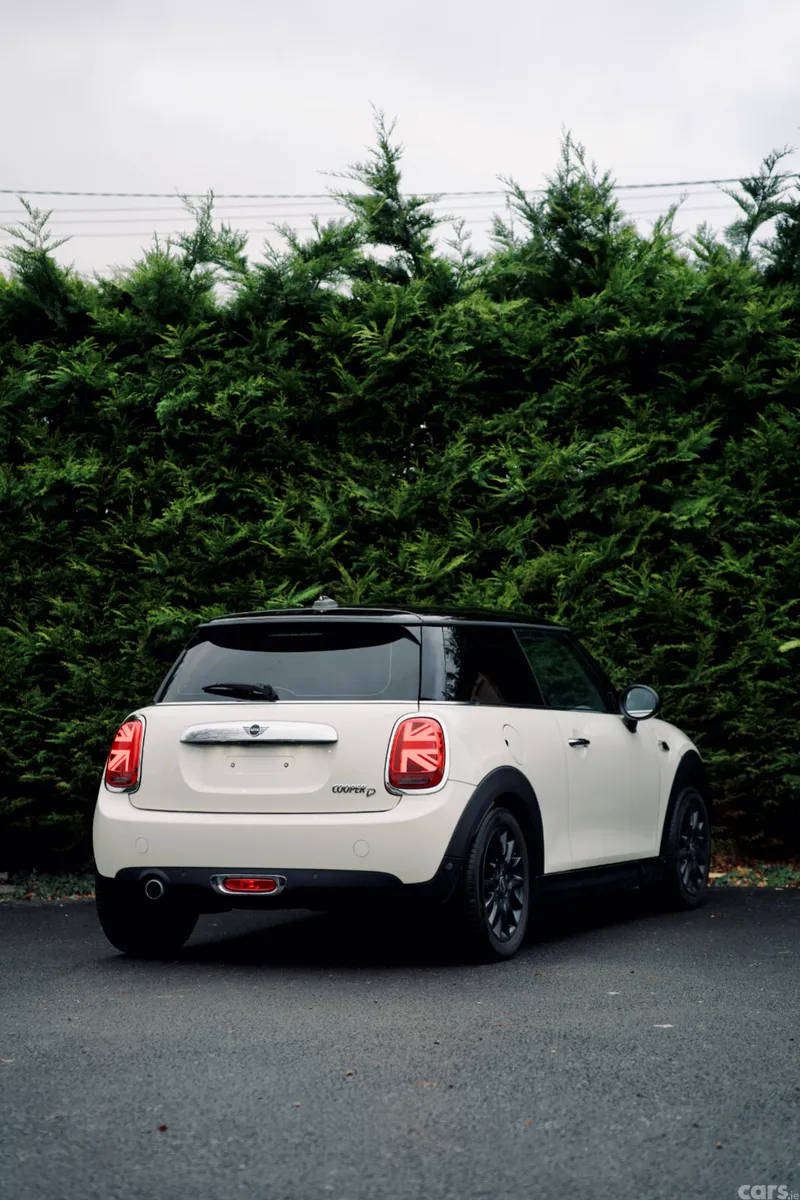 Mini Cooper Hatchback, Diesel, 2019, White