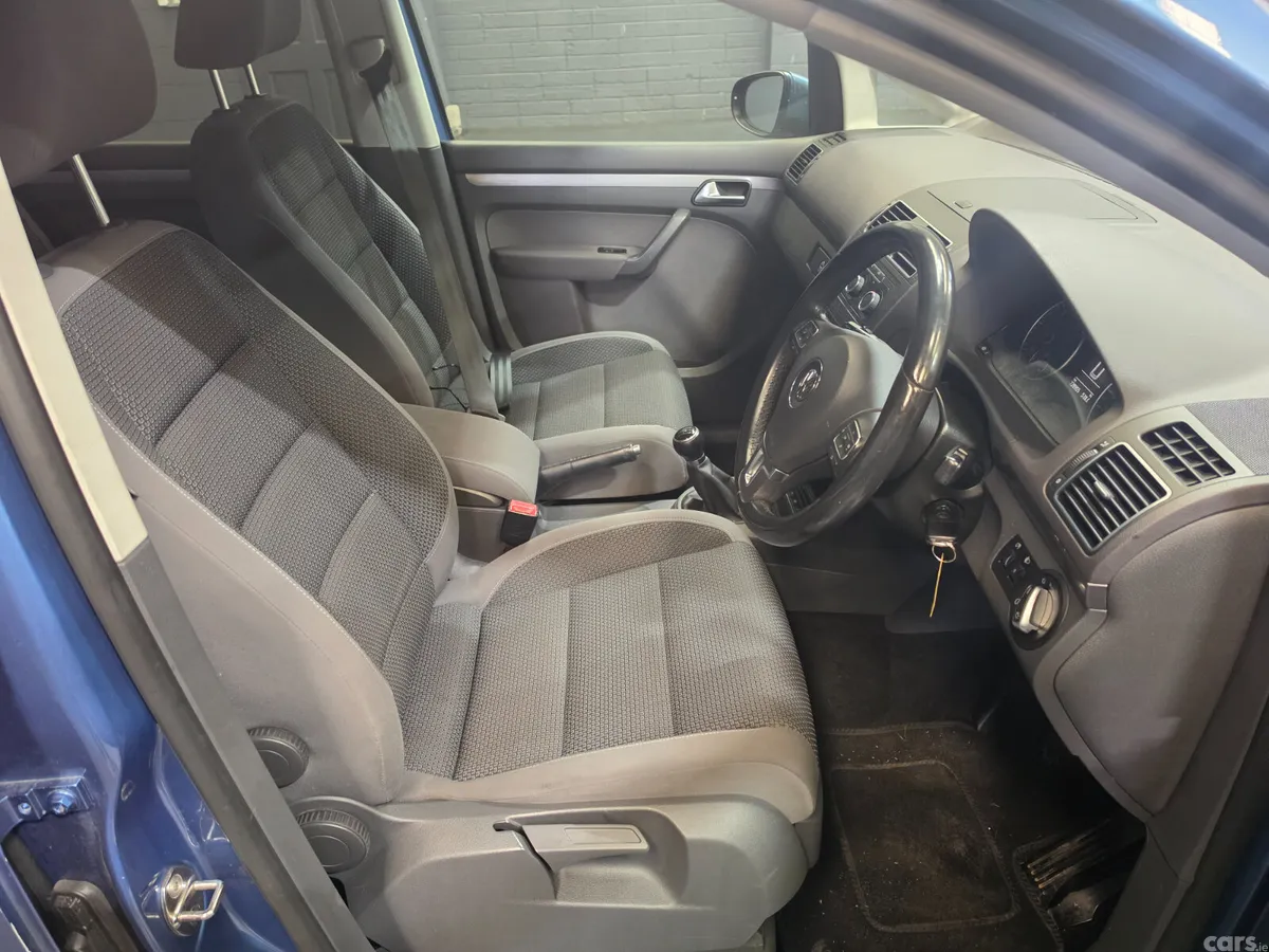 Volkswagen Touran MPV, Diesel, 2012, Blue