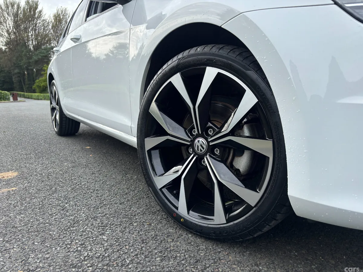 Volkswagen Golf Hatchback, Petrol, 2015, White
