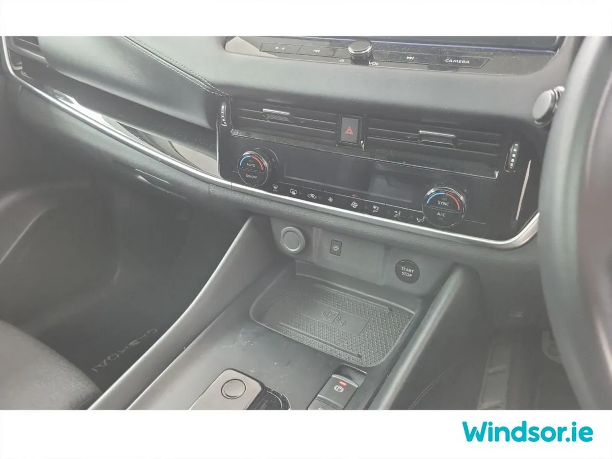 Nissan Qashqai MPV, Petrol, 2023, Orange