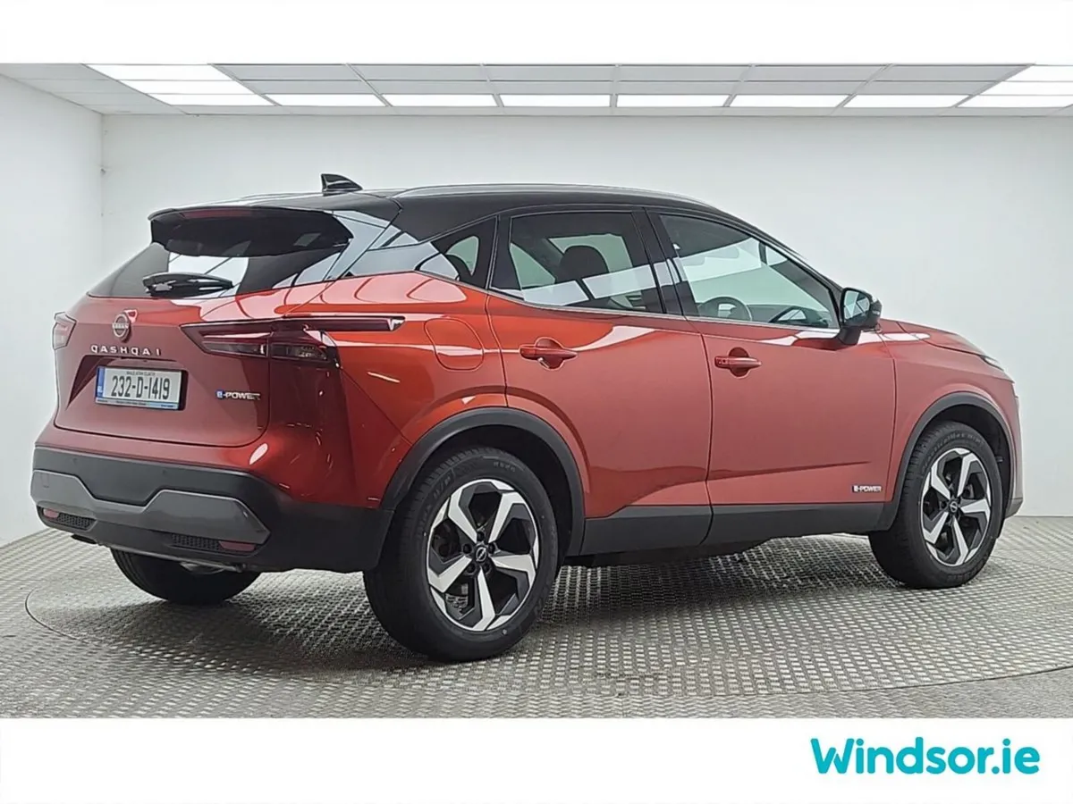 Nissan Qashqai MPV, Petrol, 2023, Orange