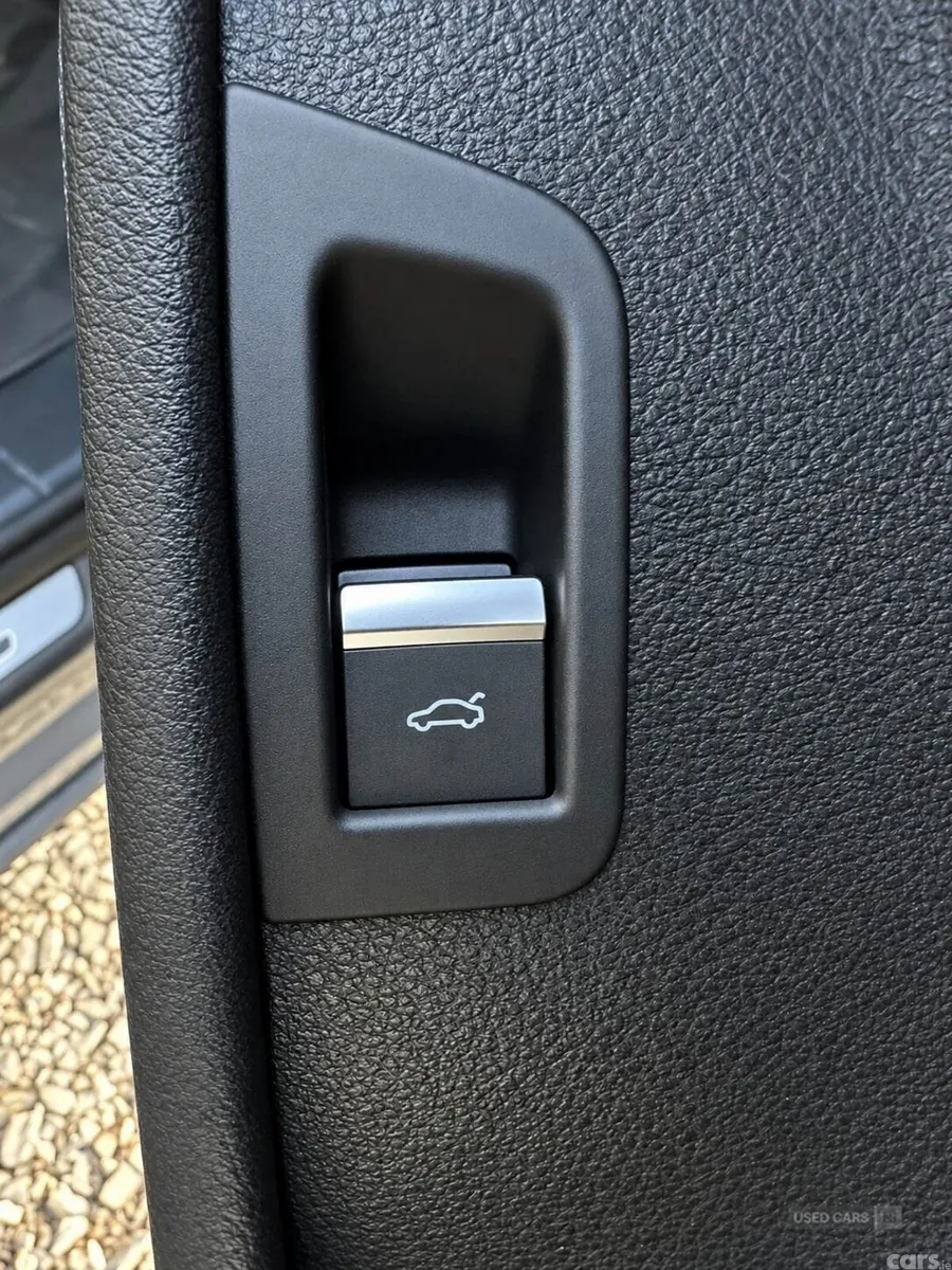 Audi Q7 , Petrol, 2016, 