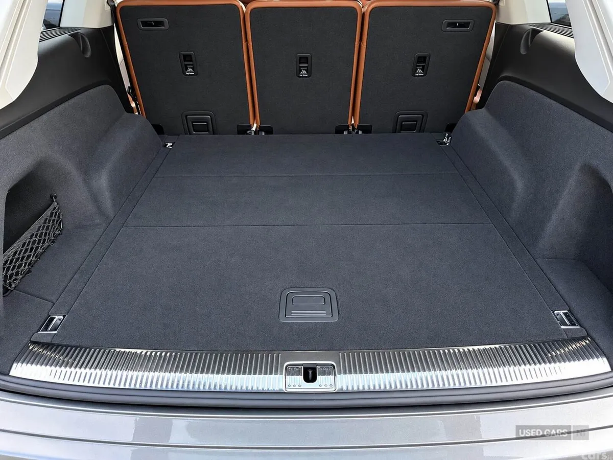 Audi Q7 , Petrol, 2016, 