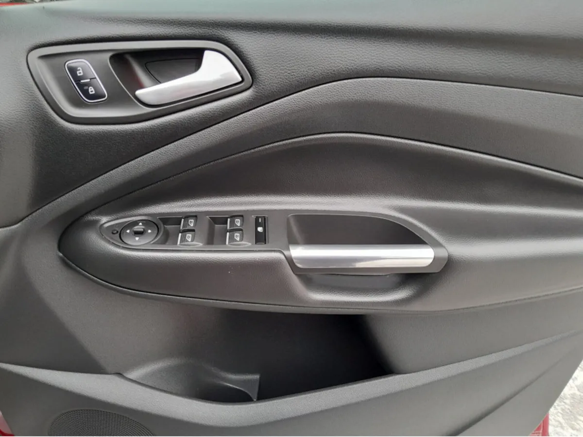 Ford Kuga Hatchback, Diesel, 2017, Red