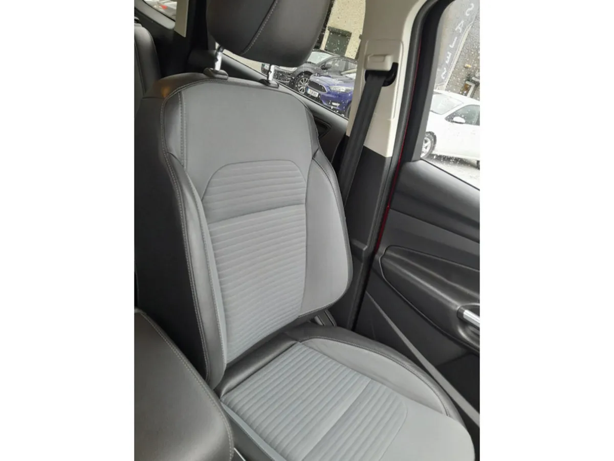 Ford Kuga Hatchback, Diesel, 2017, Red